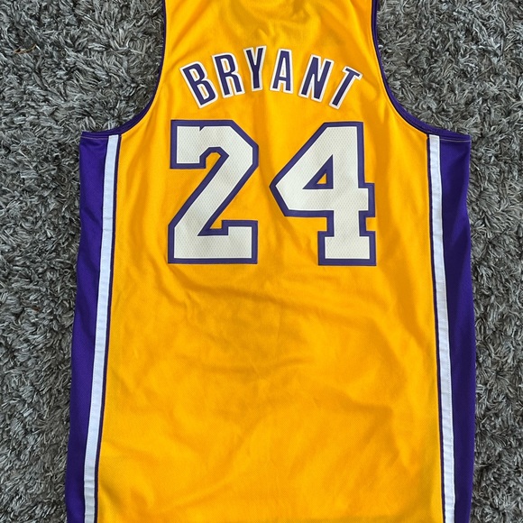 2011 Kobe Bryant Los Angeles Lakers Adidas Swingman Home...